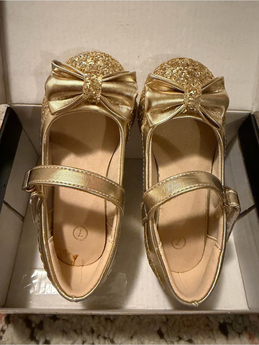 Girls Gold Glitter Bow Mary Jane Kids Shoes size 7 like new worn one time